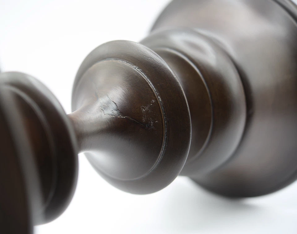 "Juego de candelabros de pilar de madera torneada Pottery Barn marrón oscuro espresso de 10"" X 6,5""" Foto 3 de 4