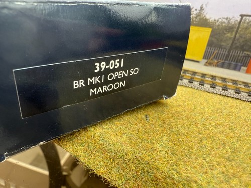 Bachmann 39-051 BR MK1 SO Second Open Coach E4238 in BR Maroon Livery - Picture 6 of 6