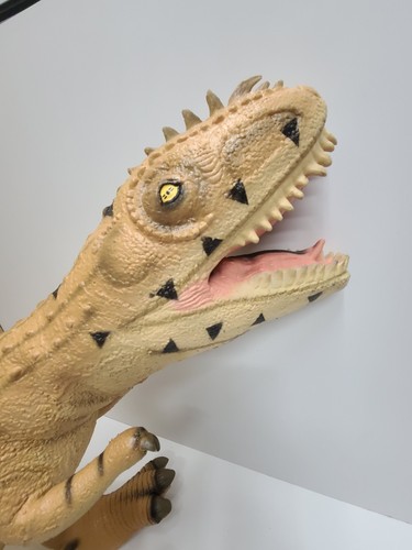 Disney Dinoland Animal Kingdom großer Latex Carnotaurus rot Dinosaurier Trex Set - Bild 2 von 24