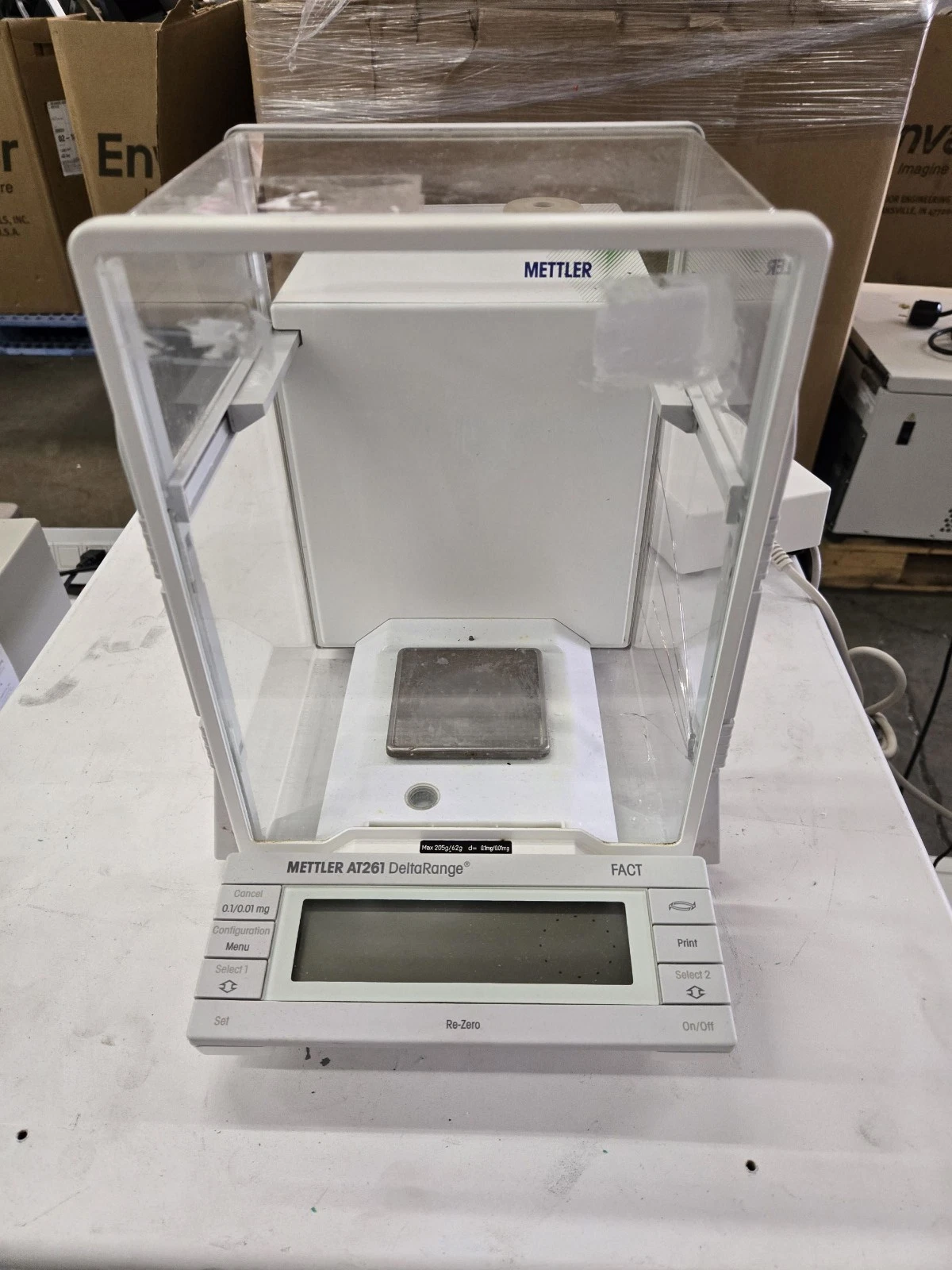 METTLER AT261 DELTARANGE ANALYTICAL BALANCE COSMETIC DAMAGE SEE DESCRIPTION
