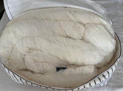 Cozy Earth Cuddle Blanket Oversized Faux Fur Luxury Throw 80  x 60  Creme