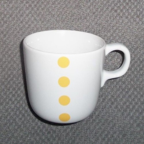  Ikea Mug Cup Yellow and White Ungdom by Designer Maria Vinka - New - Very Rare - Afbeelding 1 van 1