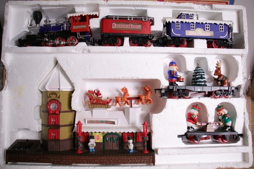 Holiday Nut Cracker 1997 Christmas Train Set Vintage WORKS Batteries NotIncluded - Picture 14 of 17