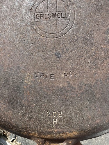Griswold Cast Iron Small Logo 109 Skillet Griddle Needs Restoration. - Picture 2 of 8