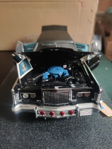 Road Signature Presidential Series 1:24 1972 Lincoln Continental Reagan Car - Picture 7 of 13