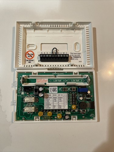 Lux TX9600TS Touch-Screen Programmable Thermostat - Picture 3 of 3