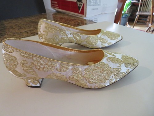 VTG. GOLD EMBROIDERED LADIES HEELS BY OOMPHIES-USA-7 1/2 - Picture 2 of 7