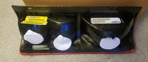 5978023 GM2800113 Tail Light Lamp New Left Hand for Chevy Driver Side LH Astro - Picture 2 of 2