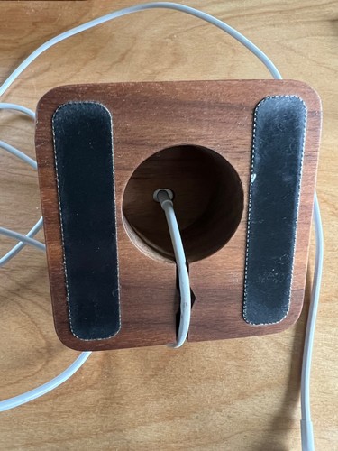 solid wood desktop iphone charger - 第 2/4 張圖片