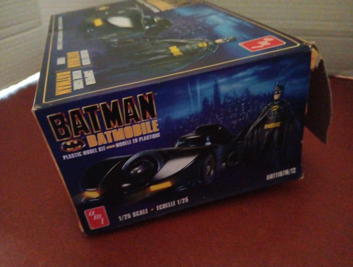 '89 Batman Batmobile AMT Plastic Model Kit w/Resin Batman Figure 1:25 Opened Box - Picture 7 of 16