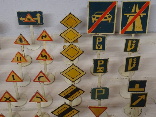 Segnali e Cartelli stradali in metallo 87 pz. da 6,2 cm. a 10 cm. - Imagen 7 de 7