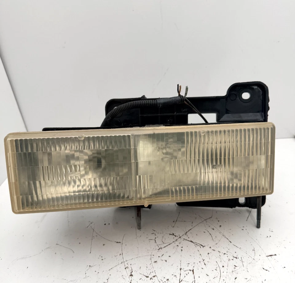 Conjunto de faros laterales derechos 1995-1998 Chevy Pickup 1500 OEM usado Foto 2 de 4
