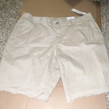 Time and Tru Women s Bermuda Shorts Mid-Rise Size 18 Beige Stretch Twill