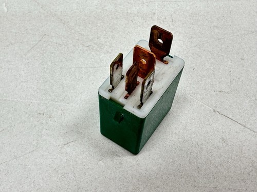 T50786 2004-2009 Toyota Prius Skid ABS Relay Fuse  8826332070 OEM - Picture 4 of 5