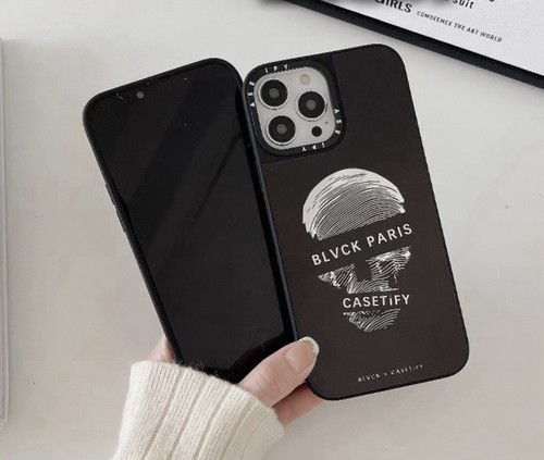 Coque Casetify x BLVCK Skull pour iPhone 13 - Photo 2 sur 2