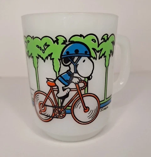Vtg Snoopy Peanuts "Pedal Power" 1958 Anchor Hocking Fire King Milk Glass Mug 