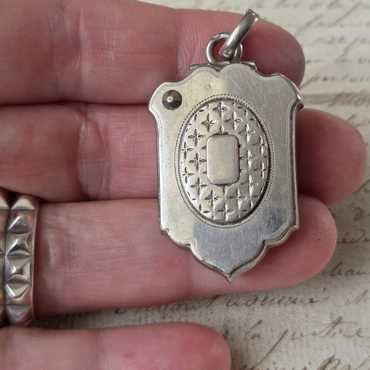 MEDAILLON SUR LA BOXE ANCIEN EN PLATRE SIGNE DES ANNEES 1920 DIAM 12,5 CM