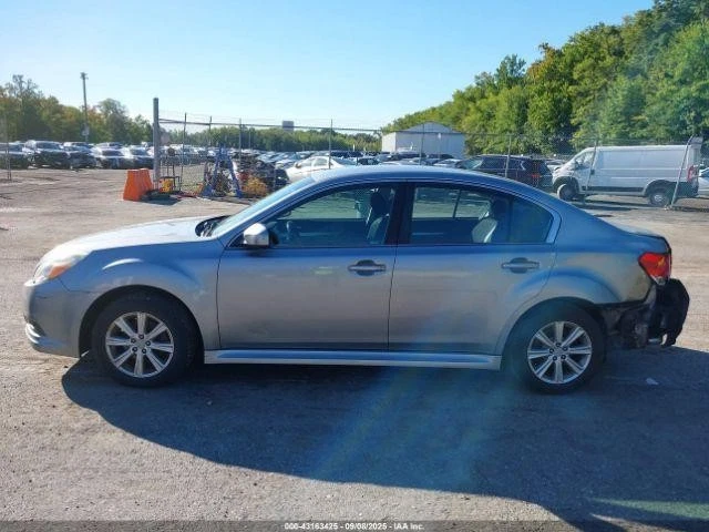 Used Deck Lid fits: 2010 Subaru Legacy Sdn w/o rear view camera w/o spoiler Grad Foto 3 de 4