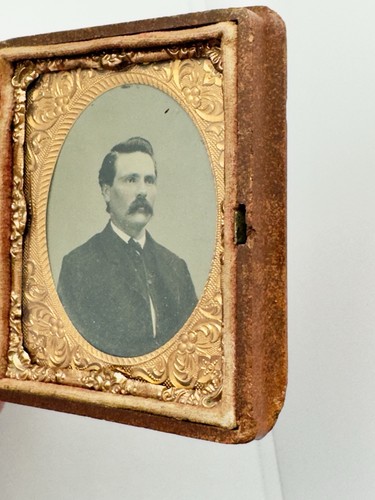 RARE Antique Gutta Percha Case With Ambrotype of Man with Mustache OOAK Ex Cond - Picture 8 of 11