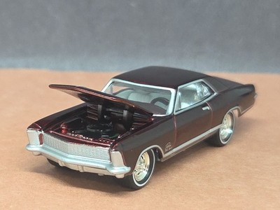 1965 65 BUICK RIVIERA GS CLASSIC COLLECTIBLE DIECAST 1/64 SCALE