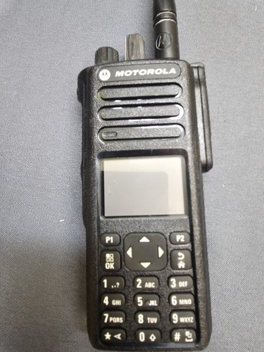 Motorola MotoTRBO XPR7550 UHF 403-512 MHz Two Way Radio AAH56RDN9KA1AN w Charger - Picture 4 of 9