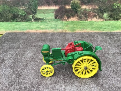Ertl John Deere grün Maßstab 1:32 Waterloo Boy Traktor 6 - Bild 2 von 6