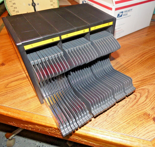 CD/DVD STORAGE CADDY STORES UP TO 30 - Picture 8 of 9