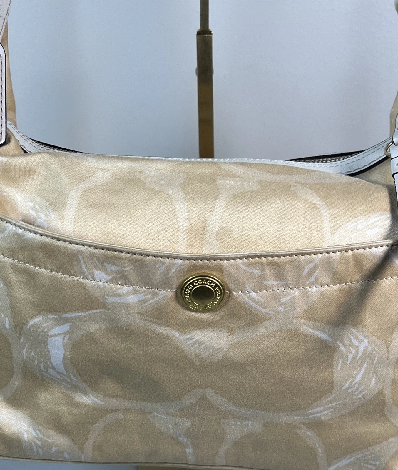 Borsa a tracolla Coach Auth Hampton giallo dorato tessuto scarabocchia pelle beige