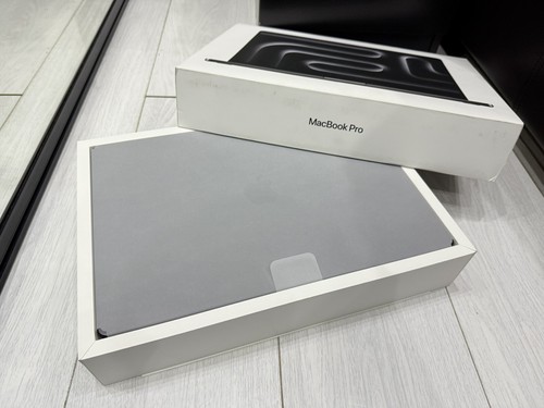 *NEW* Apple MacBook Pro 16" 2023 1TB SSD 36GB Ram 14C CPU 30C GPU M3 Max - Black - Picture 6 of 8