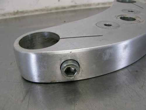 Polaris Victory V92 V92C V 92 99 00 Top Triple Tree Crown Yoke Pinch Bolts Clamp - Picture 2 of 7