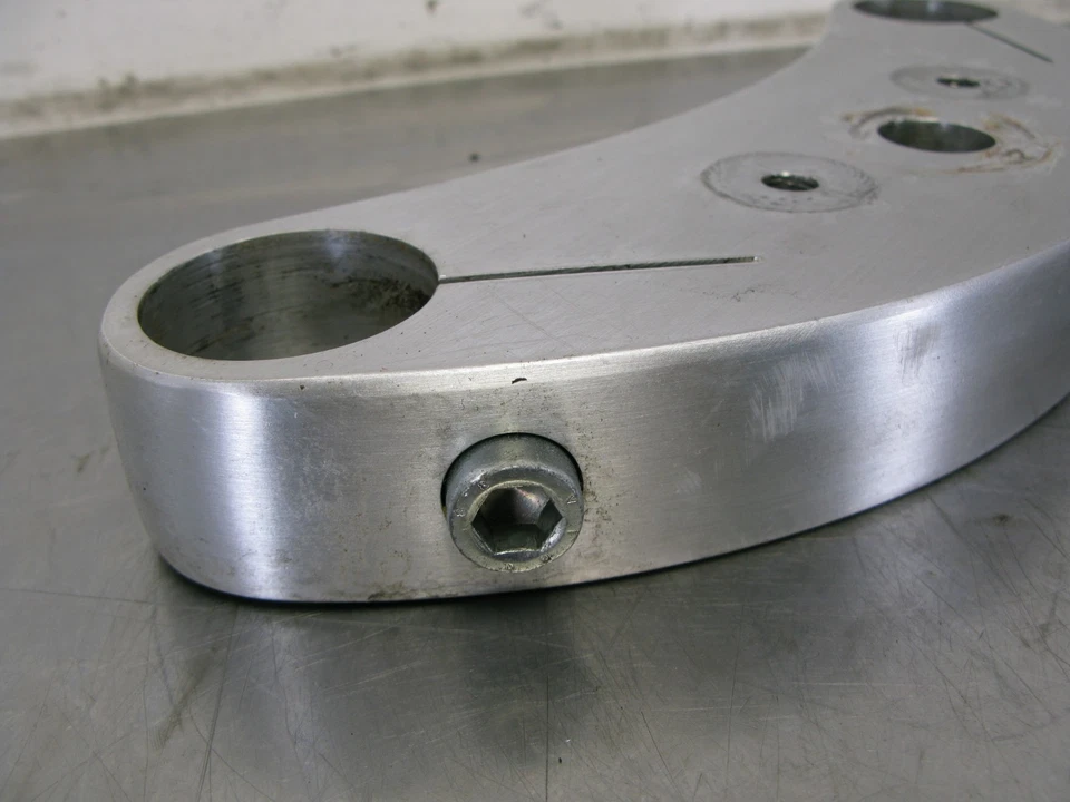 Polaris Victory V92 V92C V 92 99 00 Top Triple Tree Crown Yoke Pinch Bolts Clamp - Image 2 of 4