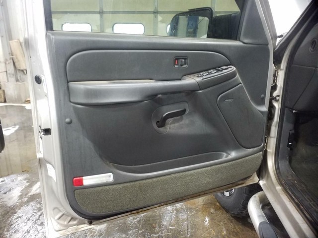 19992006 CHEVROLET SILVERADO 2500 DRIVERS LEFT FRONT Door