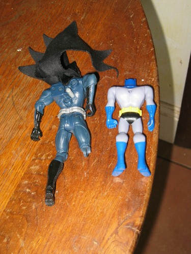 MATTEL BATMAN TM &DC COMIIC ACTION PLAYFIGURE MOVING LIMB SITS STAND CAKE TOPPER - Picture 3 of 3