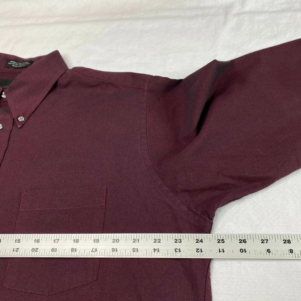 Camisa de vestir Bill Blass para hombre talla 16,5 granate con botones bolsillo Oxford sin arrugas Foto 4 de 4