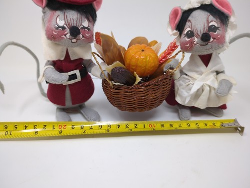 Vintage ANNALEE 1981 THANKSGIVING Harvest Pilgrim Mice with Basket - Picture 9 of 9