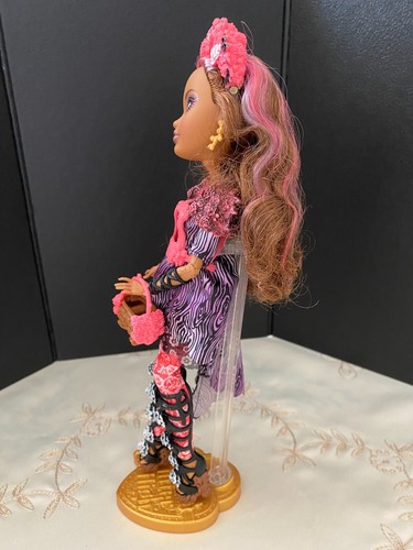2014 Ever After High Zedernholz Feder ungefedert Puppe Mattel #CDM51 - Bild 8 von 9