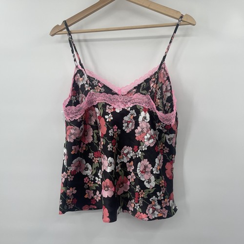 Juego de Cami Satinada SECRET TREASURES Floral Negra Talla Grande - Imagen 11 de 13