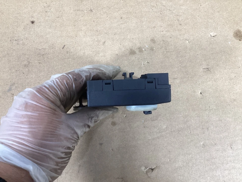 Módulo de control de puerta delantera derecha Audi A5 Quattro 2013-2016 8T0959792G OEM. Foto 3 de 4