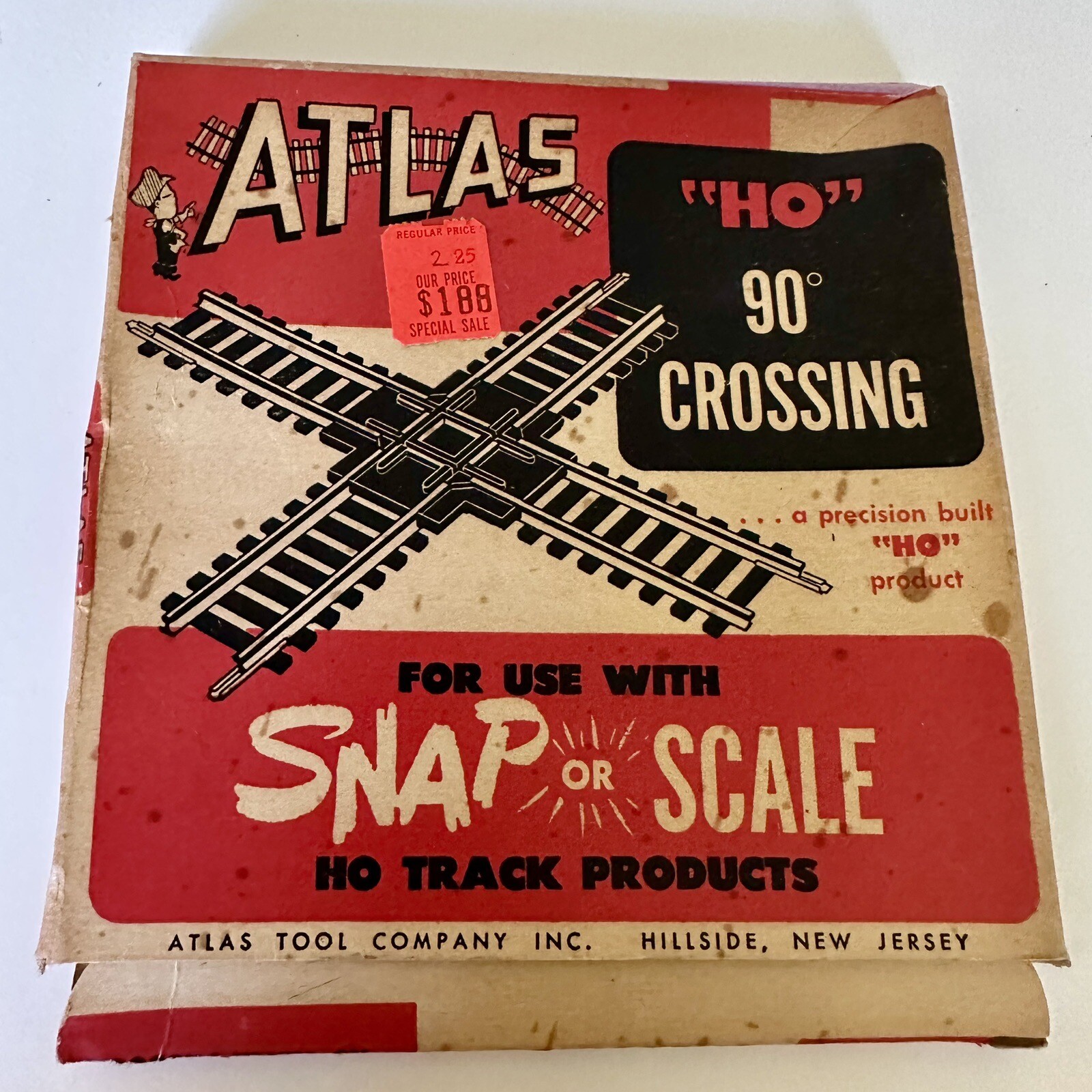 VINTAGE HO Scale Electric Train Set/Includes Track, Engine, Cars