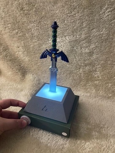 Zelda: BOTW - Hylian Shield Collector's Edition & Paladone Master Sword Light - Picture 8 of 8