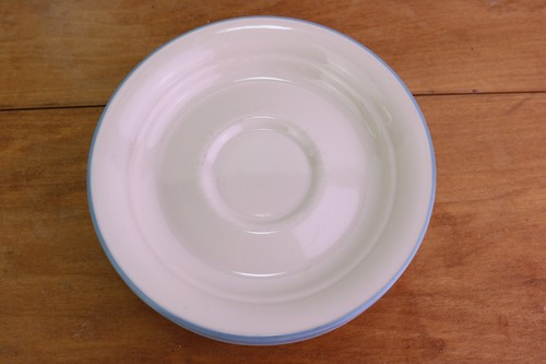 Vintage Corelle Symphony Cremeweiß Creme mit Blauem Rand Untertassen 7er Set - Bild 2 von 3