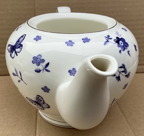 BOMBAY DUCK LONDON MISS PEACOCK BUTTERFLY TEAPOT & MILK JUG BLUE/WHITE - Picture 8 of 17
