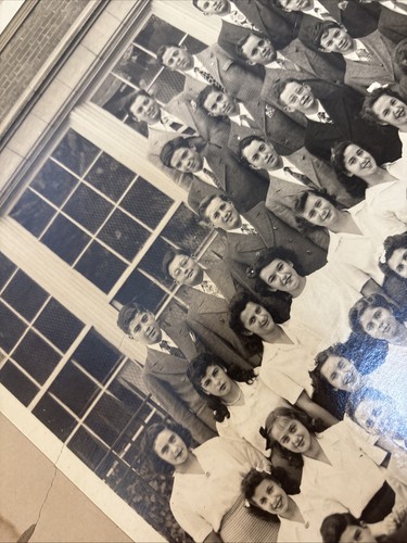 Foto de graduación vintage clase de 1944 blanco y negro Ps 161 Brooklyn firmada 22x14 - Imagen 9 de 9