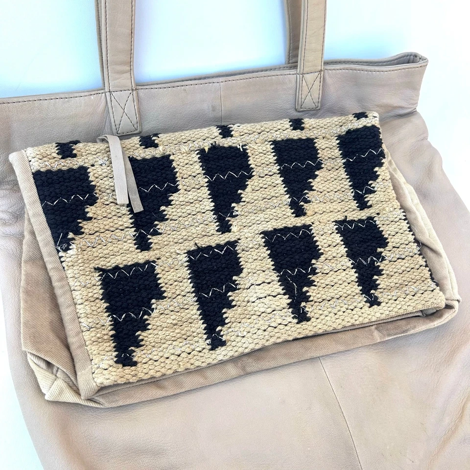 Bolso sin asas extraíble tejido de cuero Free People Sierra beige tostado Foto 4 de 4