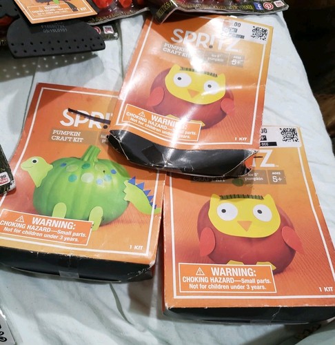 Halloween lot: Pumkin Masters Carving kit, Halloween socks,  Pumpkin craft kit - Picture 4 of 12