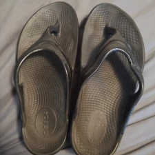 Oofos Women's 8M Black Flip Flops Sandals Beach Vacation Cruise Shoes