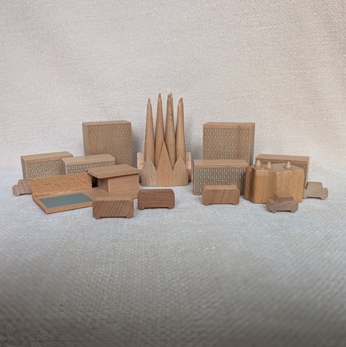 Muji Barcelona in a Bag Wooden miniature Barcelona, Sagrada Familia, La Pedrera - Picture 2 of 7