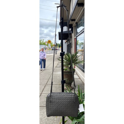 BOTTEGA VENETA Umhängetasche grau Intrecciato Nodini grau geflochtenes Leder Crossbody