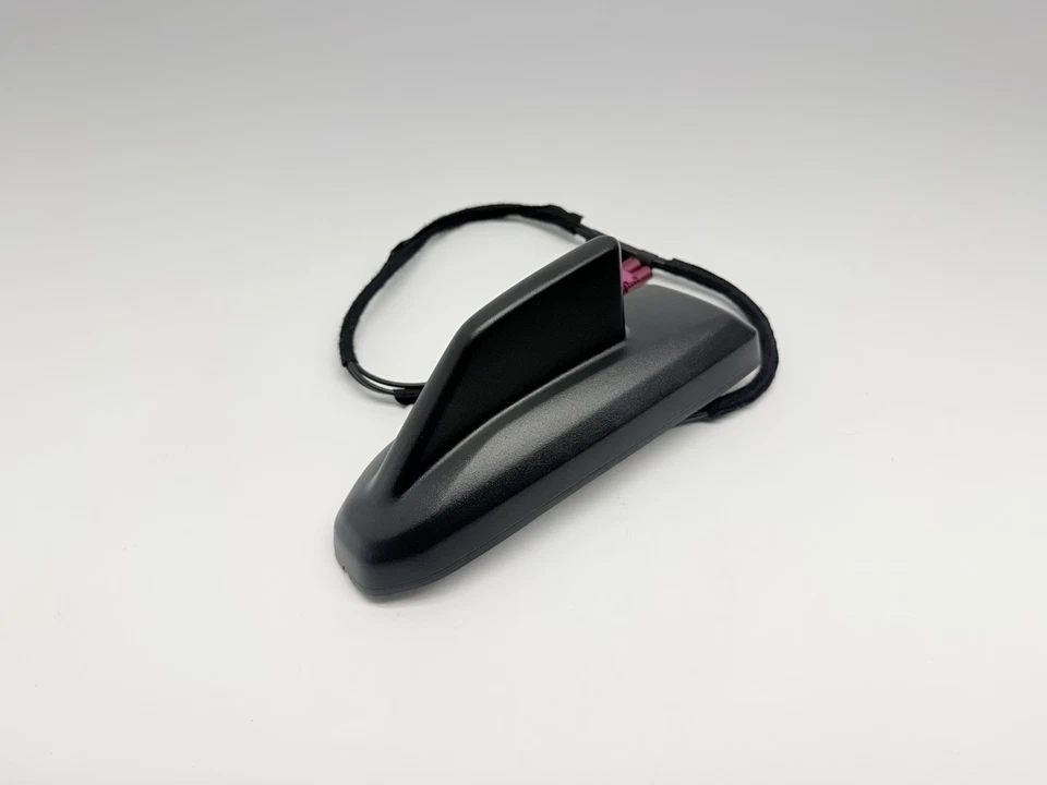 Antena de radio Chevrolet Silverado 1500 2024 techo aleta de tiburón negra texturizada Foto 2 de 4