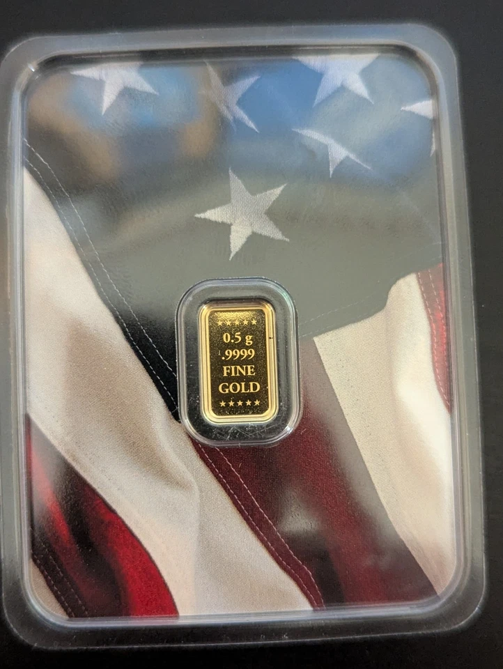 Barra de oro 999 de 0,5 gramos del presidente Trump 45 y 47 de Estados Unidos en ensayo de bandera Foto 2 de 3